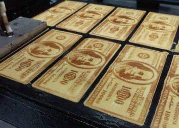 假鈔禮盒「鈔」吸睛！煎餅老店玩文創「嘉冠喜」網友搶著要