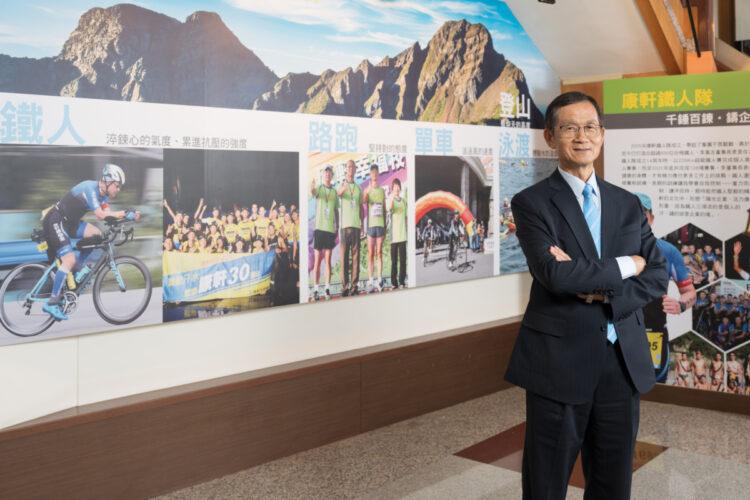 康軒董事長李萬吉暢談出版業數位化趨勢及企業永續發展願景。（圖片來源：康軒文教）