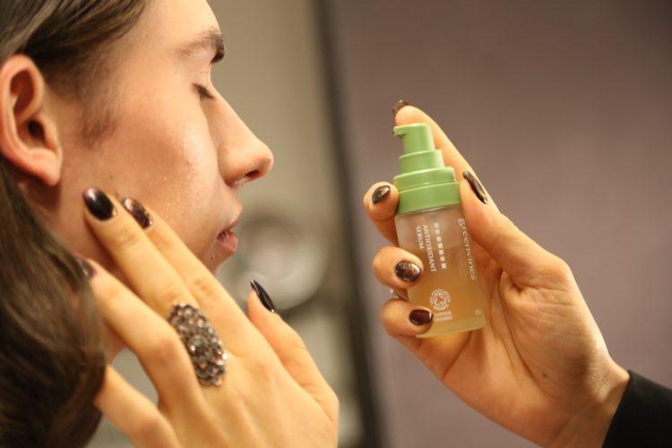 來自台灣的純淨保養 綠藤生機成為 2020 紐約時裝週指定妝前保養