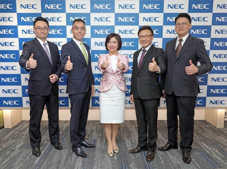 NEC台灣卓越中心盛大開幕_賴佳怡(中)_王昌元(右一)_卓崧華(右二)_黃凱(左一)_張裕昌(左二)