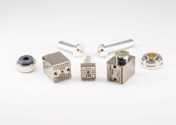 【新聞圖說】TE Connectivity 新型高功率插針和插槽產品組合，可解決高速板對板和板對匯流排數據通訊應用對高額定電流的需求，提供靈活的設計選擇和浮動功能