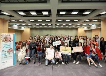 李玉璽與富邦同仁合照，盼能一起救援弱勢兒童，成為社會的正向力量。(台灣世界展望會提供)