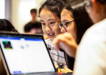 【新聞圖片一】微軟從四大面向實踐育才願景，並提供三大免費學習平台資源，從現下最熱門職場技能與職缺中協助人才掌握新時代必備數位技能，以最低成本考取高價值企業證照