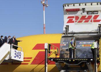 圖2_DHL國際快遞配送第一批新冠肺炎疫苗到以色列