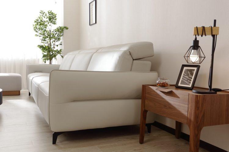 輕奢新家開箱必備！客製尺寸純白電動沙發成客廳亮點