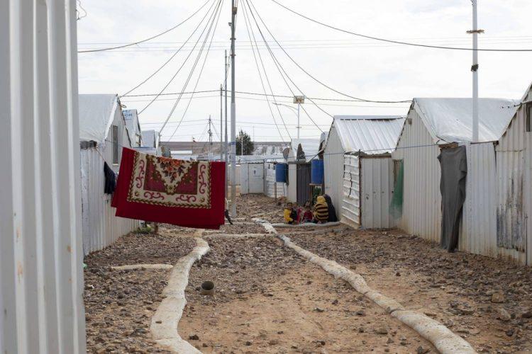 位於約旦的阿茲拉克難民營(Azraq Refugee Camp)一隅，此難民營於2014年4月開放，目前收留了超過3萬6千名敘利亞難民。(台灣世界展望會提供)