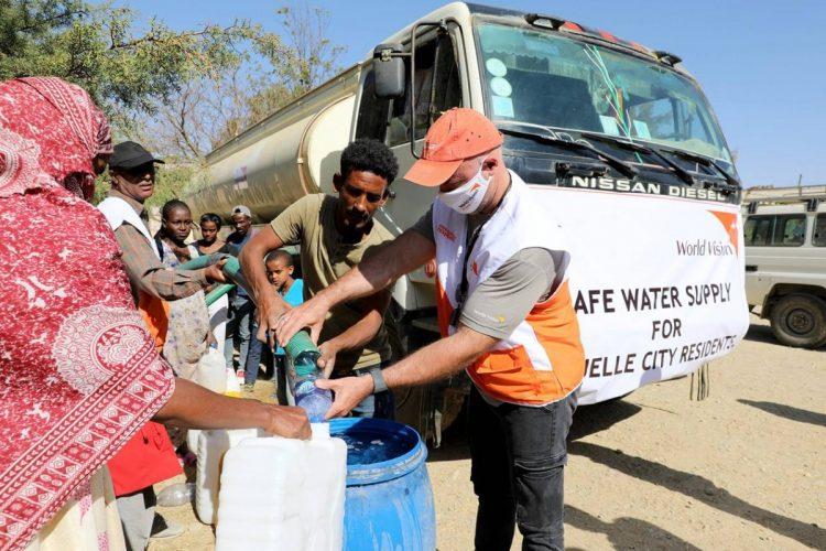 世界展望會從去年12月即展開於衣國北部提格雷州與阿姆哈拉州的救援行動，為境內難民營區提供糧食、物資、以及水資源協助-2(台灣世界展望會提供)