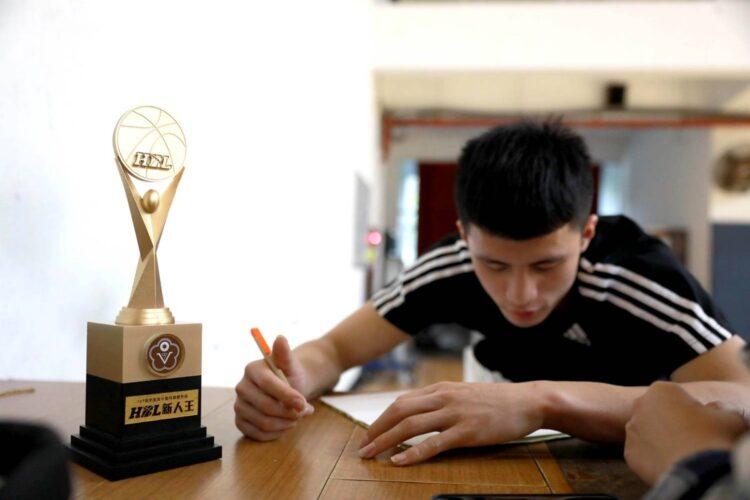 宥儇寫信告訴資助人，他們會繼續努力(台灣世界展望會提供)