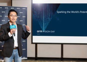 【Arm 新聞照片一】Arm 台灣總裁曾志光分享 Arm 開發多項技術，可以極大化頻率、頻寬、快取大小，並減少記憶體延遲，以發揮 CPU 最佳效能。