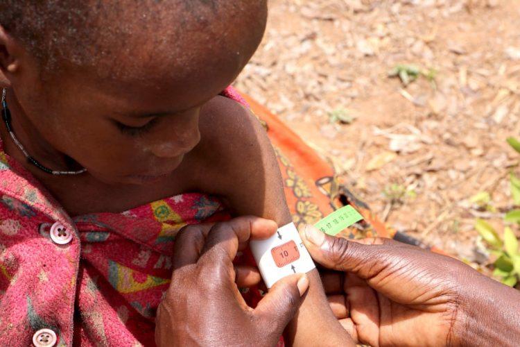 傳染病、營養不良、腹瀉與熱壓力等風險大幅升高，嚴重威脅兒童健康和死亡率(台灣世界展望會提供)