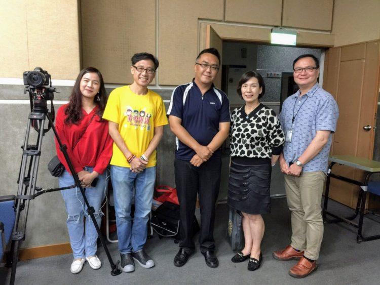 聖約翰科技大學邀請陳俊良（右三）及黃駿翔兩位導演（左二）蒞校演講。