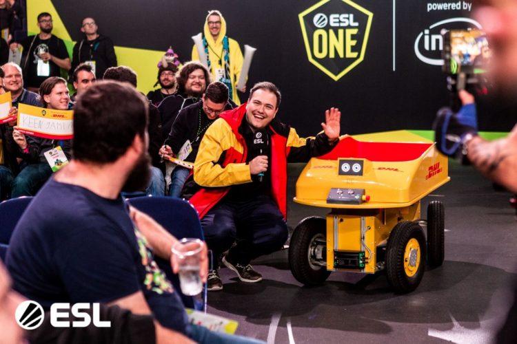 圖1_DHL EffiBOT先進物流科技，提升電競粉絲體驗