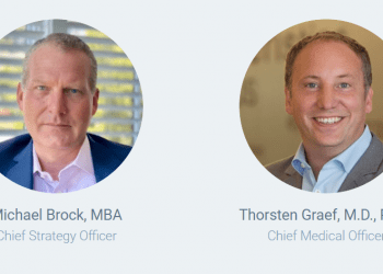 育世博策略長與醫療長