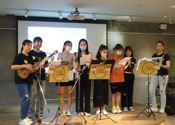 與有興趣的同學合唱