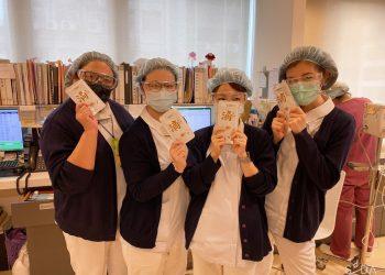 農純鄉捐贈滴雞精給予木生婦產科診所，在醫護情緒緊繃時刻，即時送上一碗心靈雞湯增強體力。