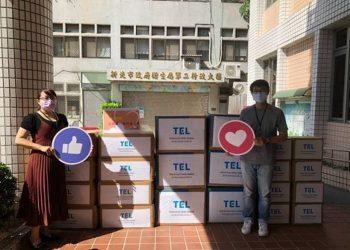 東京威力科創捐贈無粉乳膠手套、拋棄式鞋套及防護衣等物資，與醫療人員齊心守護家園。