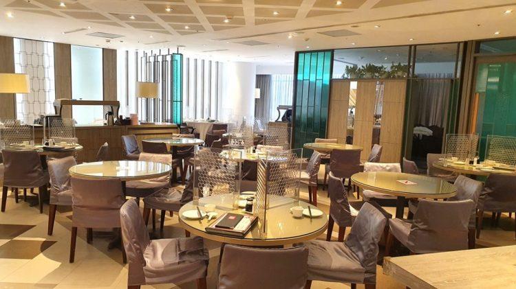 大葉髙島屋新聞稿-餐廳內用採梅花座與隔板-新葡苑