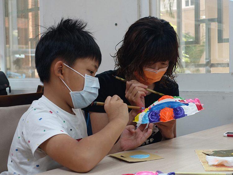 圖3-親子享受彩繪樂趣