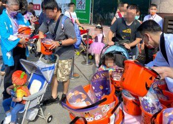 大葉高島屋新聞稿-家長爭相搶領南瓜桶