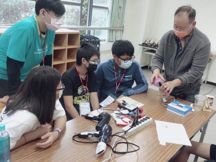 家電達人唐坤正老師詳細解說吹風機的內部構造及維修技巧。