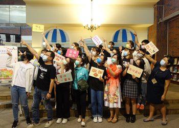 老師與學生合照-2