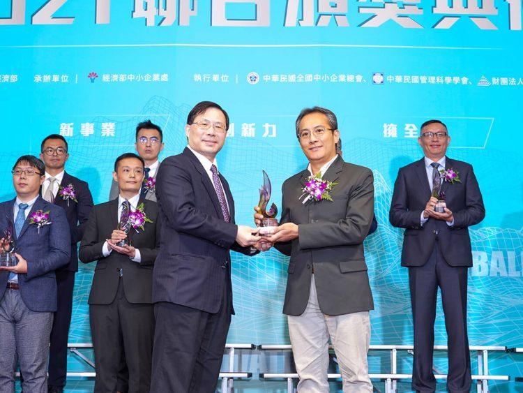 CodingBar是台灣唯一獲雙獎教育新創產業