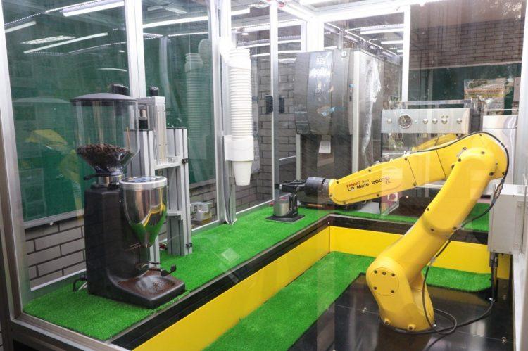 圖三：聖約翰科大搭配世紀貿易業師團的實際設計經驗，引導學生開發完成機器人多功能夾爪。