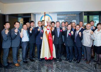 聖約翰科大校友總會全球校友服務處揭牌啟用，將為7萬多名校友服務。