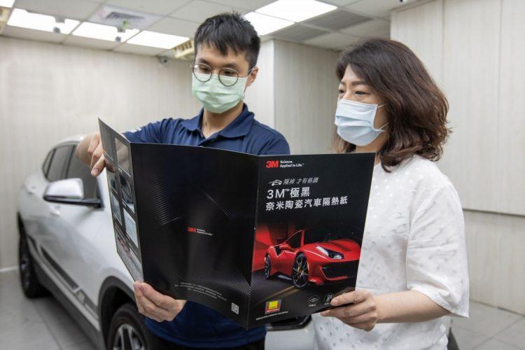 3M™ 極黑奈米陶瓷汽車隔熱紙提供多款色階顏色選擇，全系列採高端奈米科技及獨特塗佈，打造行車視野清晰度 (3M提供)