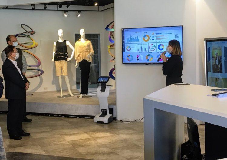 全台第一間校園智慧時尚應用展示中心於聖約翰科大揭牌啟用。