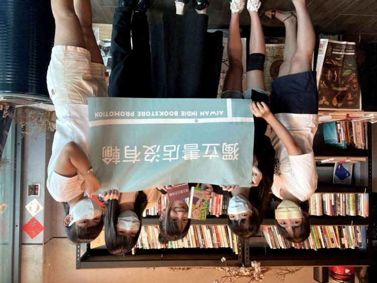 文史本一家團隊合影