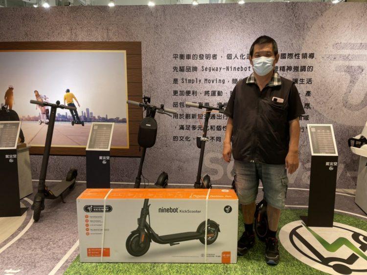 萬元豪禮得主領獎照片