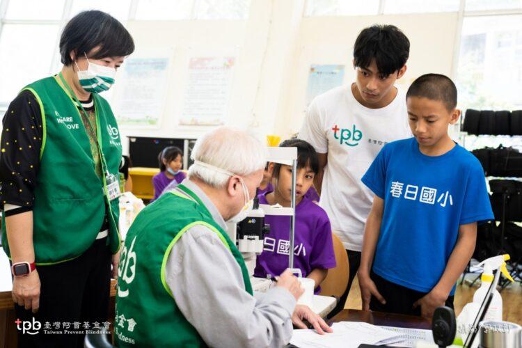 楊勇緯參與眼睛義診