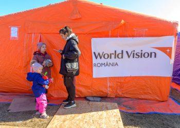 世界展望會在羅馬尼亞邊境點展開糧食及物資發放、兒童心理急救、兒童關懷中心、難民安置、兒童保護、交通服務、保暖禦寒等工作(台灣世界展望會提供)