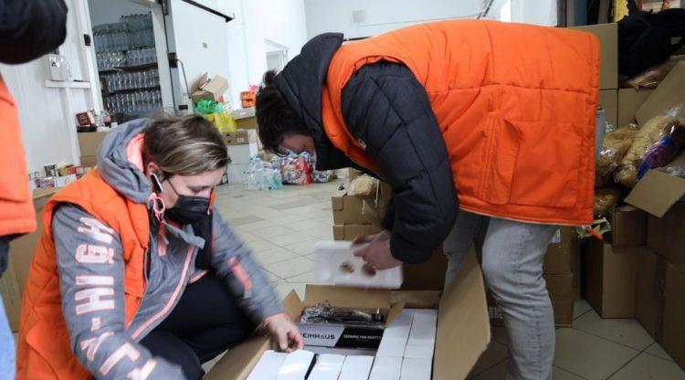 世界展望會已在羅馬尼亞5個據點設立庇護所或中繼站，搭建帳棚、提供暖爐和心理關顧(台灣世界展望會提供)