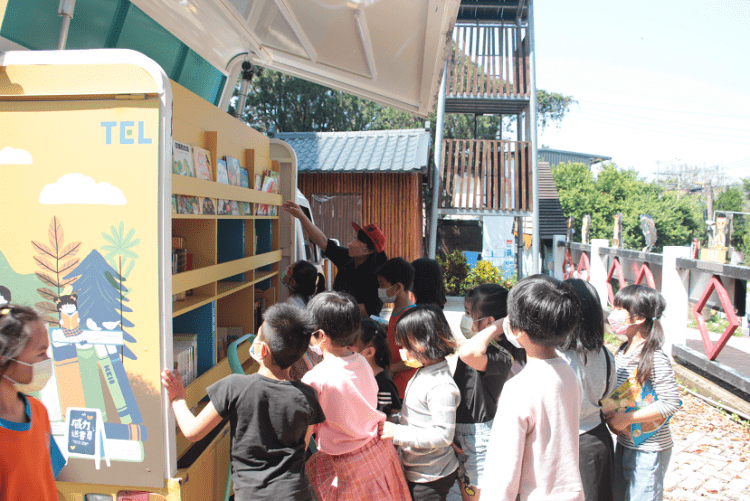 威力送書車巡迴