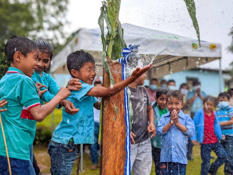 感謝民眾的愛心，讓台灣世界展望會2021年透過水資源暨衛生工作，幫助超過50萬人次的國外弱勢社區孩子與家庭(台灣世界展望會提供)