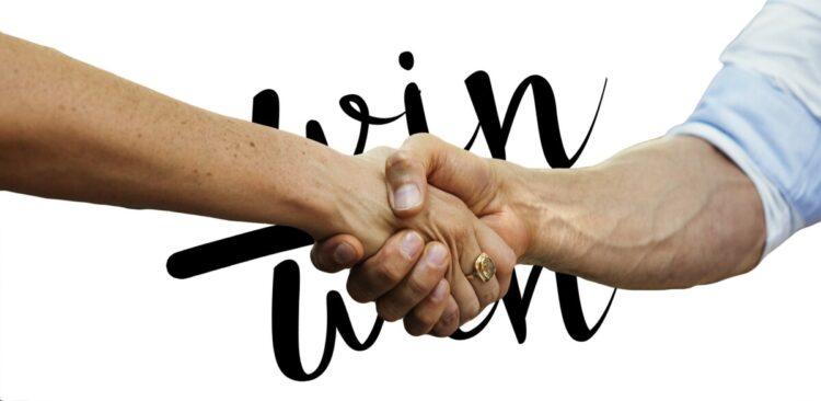 hands-g7b7d2dce8_1920