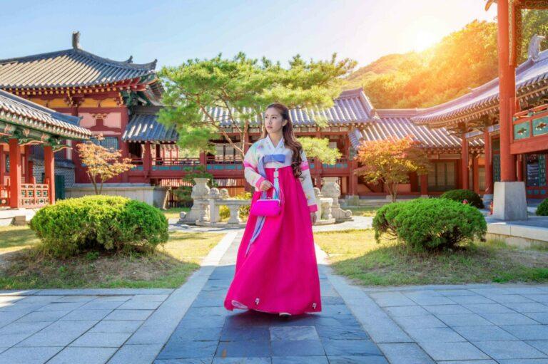 woman-with-hanbok-gyeongbokgung-traditional-korean-dress (1)