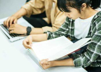 women-read-books-men-use-laptops-search-books-libraries (1) (1)