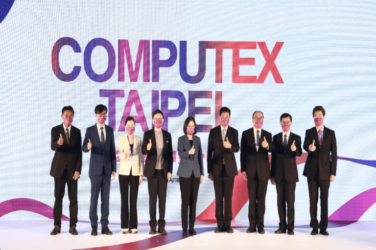 COMPUTEX 2022 開幕典禮，由總統蔡英文、外貿協會黃志芳董事長、台北市電腦公會彭双浪理事長、經濟部王美花部長揭開序幕。