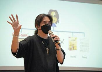 台灣世界展望會與臺大電機系教授、PaGamO創辦人葉丙成教授於去年(110年)10月合作啟動「數位閱讀素養助學計畫」。(台灣世界展望會提供)