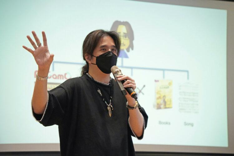 台灣世界展望會與臺大電機系教授、PaGamO創辦人葉丙成教授於去年(110年)10月合作啟動「數位閱讀素養助學計畫」。(台灣世界展望會提供)