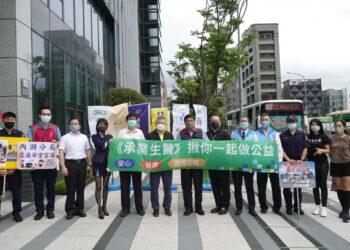 圖說2. 5月9日，心血來潮愛心捐血活動主辦單位(右六)承業生醫副董事長暨財團法人承霖慈善基金會李典穎執行長帶領作公益，邀請內湖周邊企業串連挽袖捐血V1