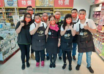 620世界難民日_家樂福門市人員戴上飢餓三十Rescue_Now口罩_呼籲民眾響應飢餓三十活動_發揮愛心踴躍捐獻_幫助待救援的難民與兒童