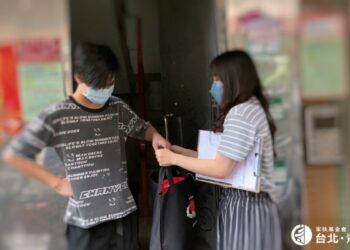 03社工給予青少年物資並關心近況 logo