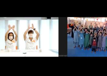 尤秋興、顏志琳透過視訊看見阿富汗缺糧景況，對於阿富汗兒童必須在動盪中努力生存感到十分不捨(台灣世界展望會提供)