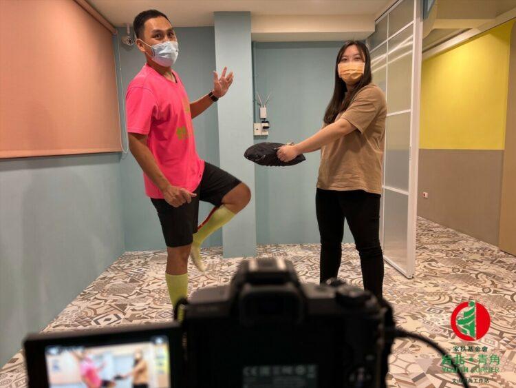 老師示範親子律動