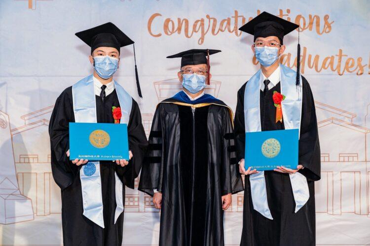 聖約翰科技大學舉行110學年度實體暨線上畢業典禮，為畢業生獻上祝福。