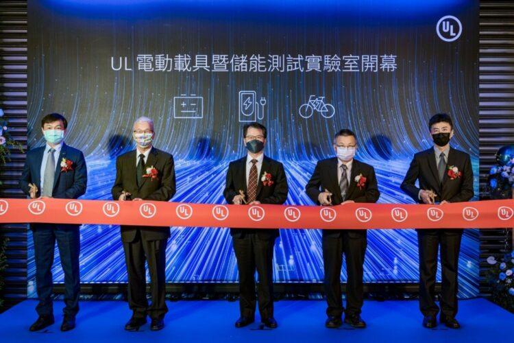 實驗室開幕剪綵